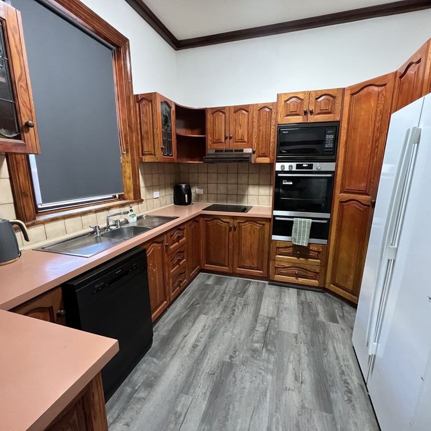 Furnished 3 Bed Apartment - Photo 1