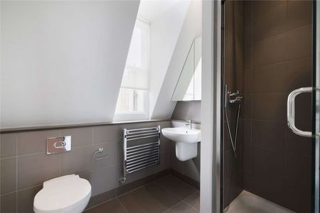 An immaculately redecorated three bedroom lateral apartment to rent in the heart of Knightsbridge. - Photo 4