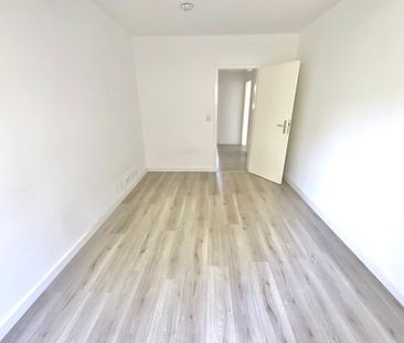 Schöne Erdgeschosswohnungwohnung mit 3 Zimmern und Balkon - Photo 1
