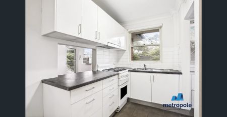 BRIGHT AND SUNNY TWO BEDROOM APARTMENT - Photo 3
