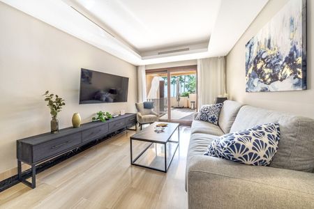 Top Floor Apartment in Estepona - Photo 2