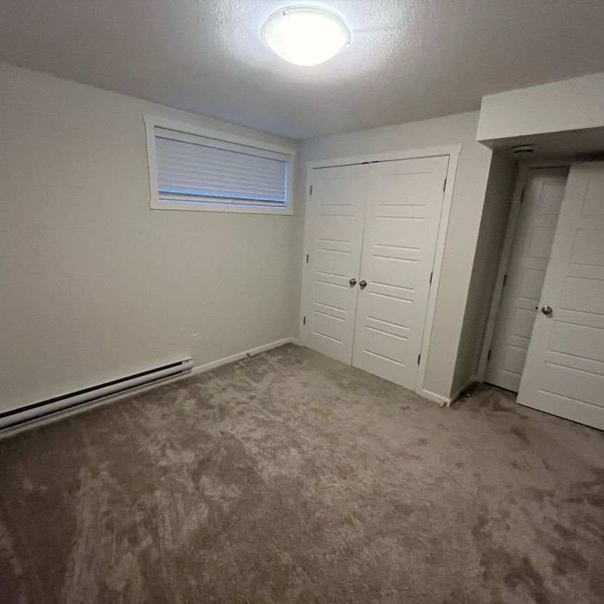 Kensington - 1 Bedroom/ 1 Bathroom Lower Suite - 846 Labine Cres - Photo 1