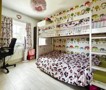 3 bedroom end of terrace house to rent - Photo 4