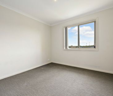 Updated 3 Bedroom Apartment - Photo 5