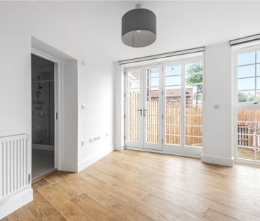 Newly refurbished and spacious ground floor apartment with its own ... - Photo 6