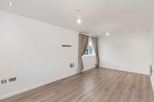 Vestry Close, Croft, WA3 - Photo 1