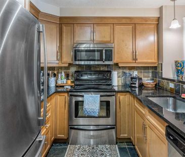 Modern Elegance And Urban Convenience: 2 Bed, 2 Bath Condo At 'the ... - Photo 2