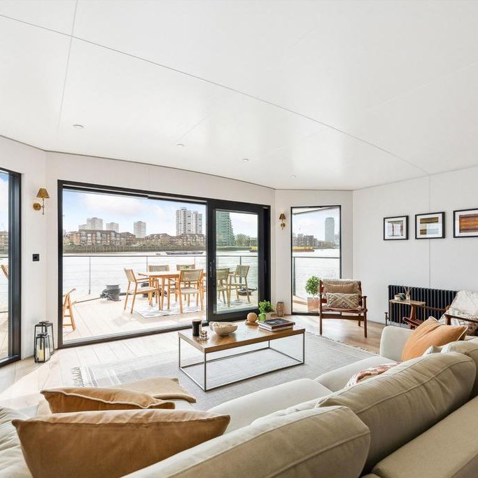 2 bedroom houseboat to rent - Photo 1