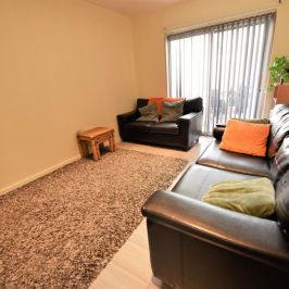3 bedroom House in Eden Mount, Leeds - Photo 1