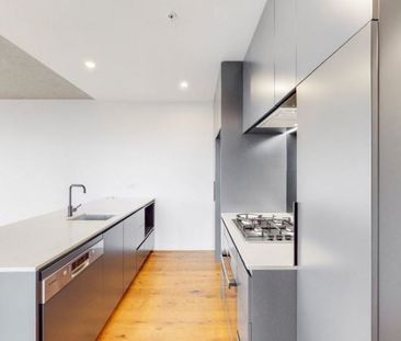 Stylish Apartment Living with Premium Amenities - Photo 5