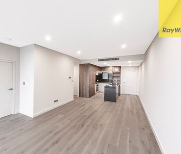 The Premier Choice Three-bedroom residence at Platinum on Peach Tree - Photo 2