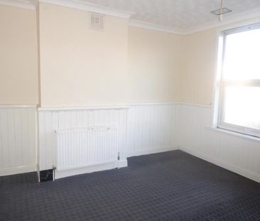 Sutherland Mount, Harehills, LS9 - Leeds - Photo 5