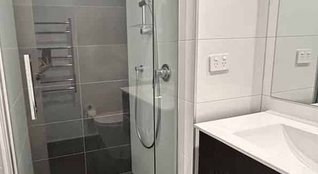 Fully Furnished Secure Studio Apartment - Photo 5