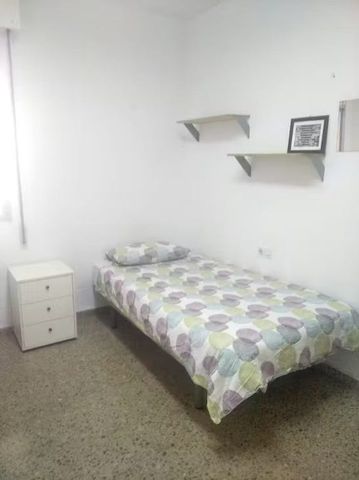 Calle Atanasio Barrón, Sevilla, Andalusia 41003 - Photo 4