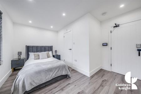 1 bedroom in a house share to rent - Photo 3