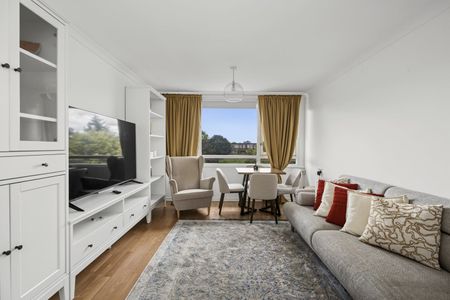 1 Bed Flat, Justin Close, TW8 - Photo 2