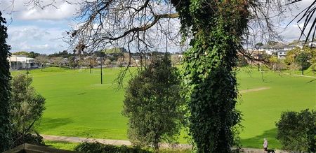 ELLERSLIE - 3 brm Townhouse - Great Locations - Photo 5