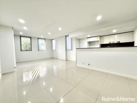 Spacious 1 Bedroom Apartment - Photo 3