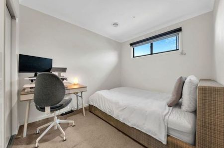 Splendid 4Br Townhouse in St Albans! - Photo 4