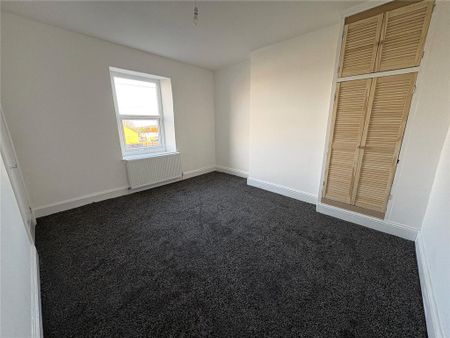 2 bedroom end of terrace house to rent - Photo 3