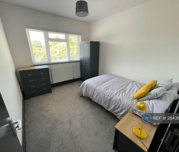 1 bedroom in a house share to rent - Photo 2