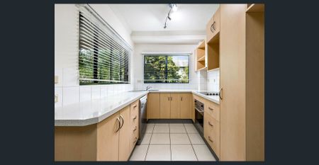 Spacious Unfurnished Three bedroom Unit in City Fringe - Photo 5