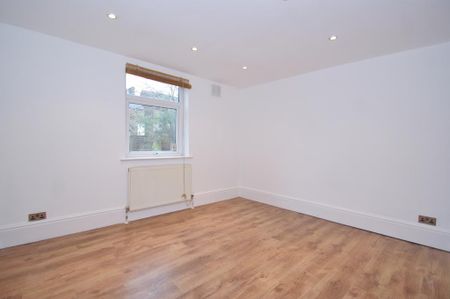 3 bedroom ground floor flat to rent - Photo 4