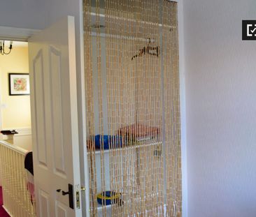 Great room in 3-bedroom apartment in Tallaght, Dublin - Photo 5