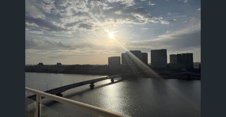 Stunning Water Views Three Bedrooms with 2 Carspace - Photo 2