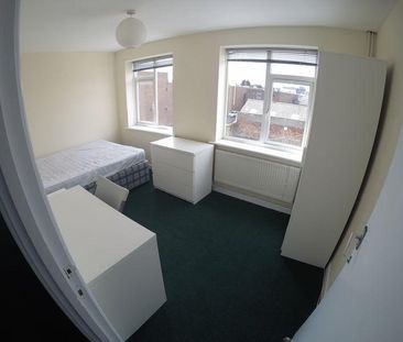 4 bedroom apartment to rent - Photo 3