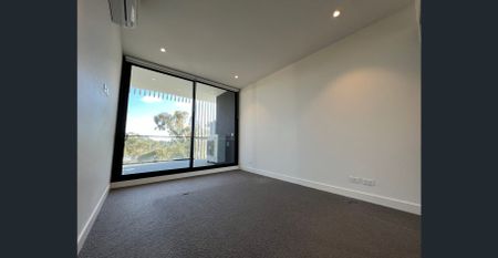 Cozy Two Bedroom Apartment in Prime Blackburn Location - Photo 4