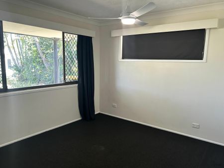 Waterfront Family Living in a Prime Currumbin Waters Location - Photo 4