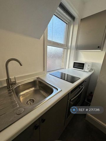 Studio to rent - Photo 3