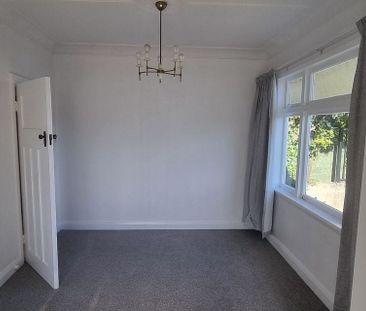 Very sunny home in great street - Photo 1