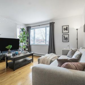 Appartement lumineux de 3 chambres à louer – 2e étage d’un duplex à LaSalle - Photo 2