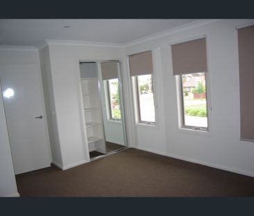 Centre of Attention! - Photo 1