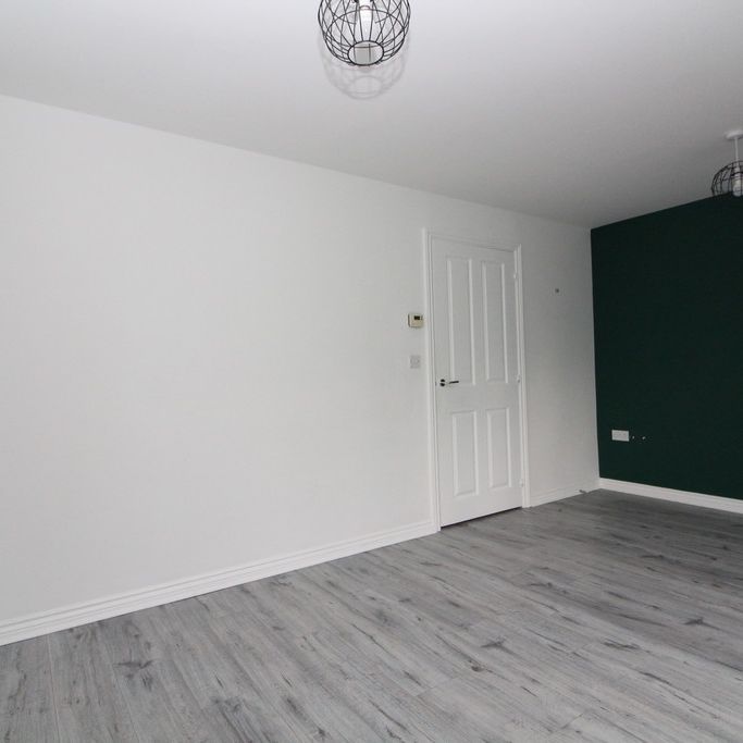 3 Bedroom Semi-Detached House - Photo 1