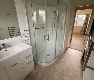 Charming 2BR Home in Mount Maunganui - Photo 1