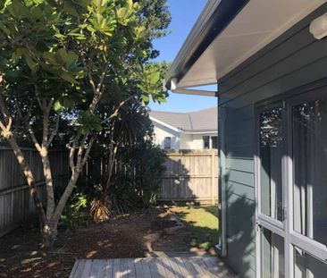 Cozy and coastal family home - Photo 5