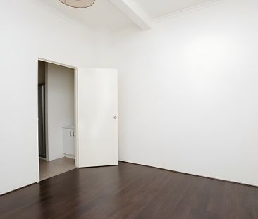 22 Mansion House Lane, West Melbourne - Photo 2
