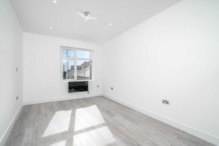 High Street - Photo 2