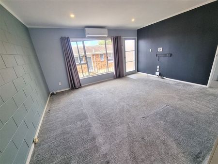 Kingsway Cutie - 2 bedroom - Photo 2