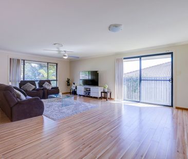 FAMILY HOME WITH POOL AND HINTERLAND VIEWS - Break Lease - Photo 1