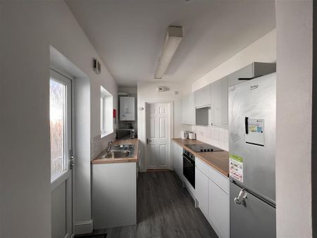 3 bedroom private hall to rent - Photo 4