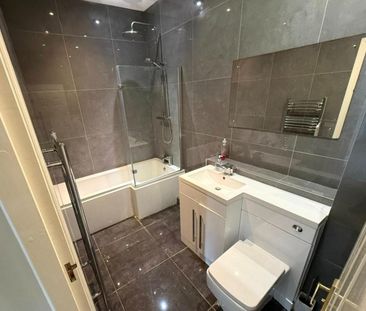 2 bedroom Flat To Let - Photo 3