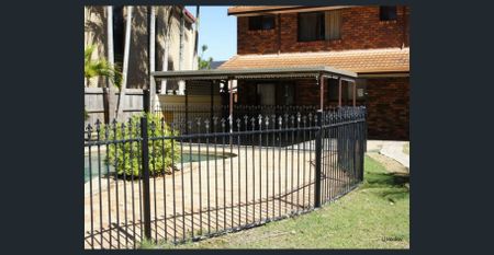 Family Home with Pool & Entertaining Area - Photo 5