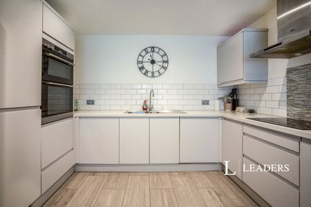 3 bedroom house to rent Sheldon Way, Larkfield, Aylesford, Kent, ME20 - Photo 5