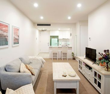 High End in the Heart of Griffith! - Photo 1