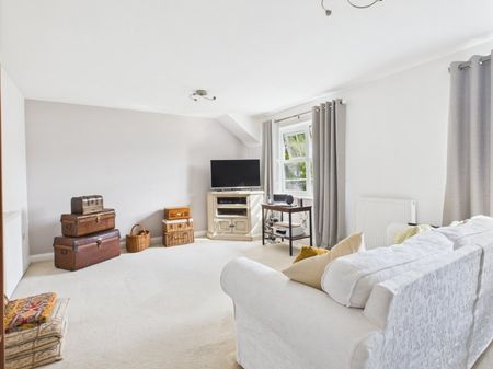 Walnut Grove, Wooburn Green, High Wycombe,HP10 - Photo 2