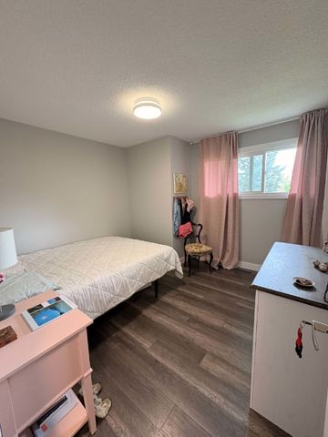2704 Fairview Crescent - 1 - Photo 4